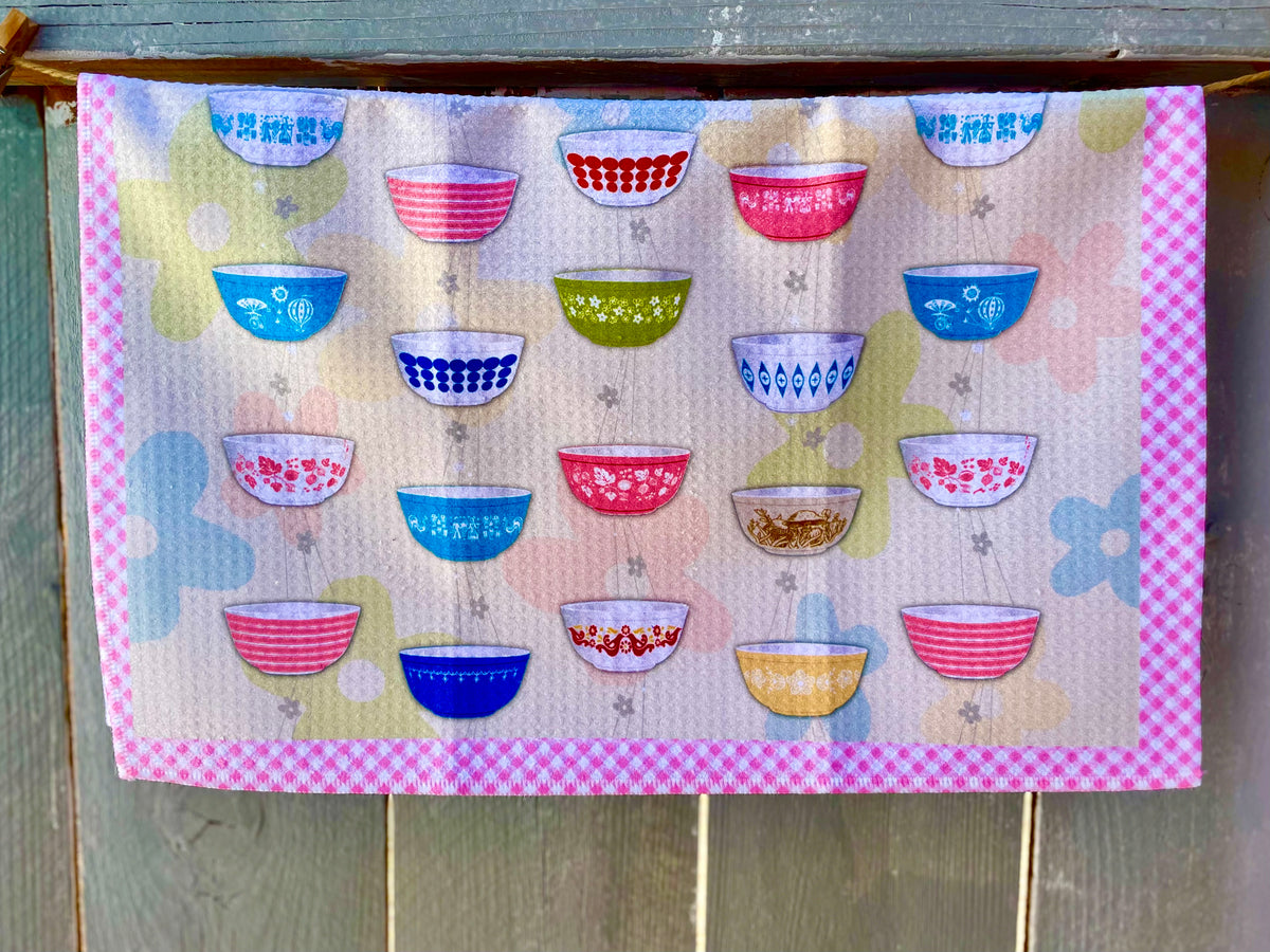 TEA TOWEL Pyrex Vintage Bowls Collection Kitchen theme WAFFLE