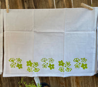 TEA TOWEL Pyrex Green Spring Blossom Daisies theme 20x 30 in Cotton with matching bowl Magnet
